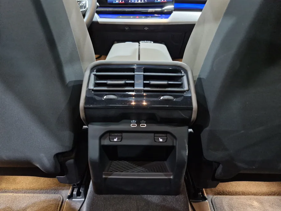 بي ام دبليو الفئة الخامسة 520i 2025 