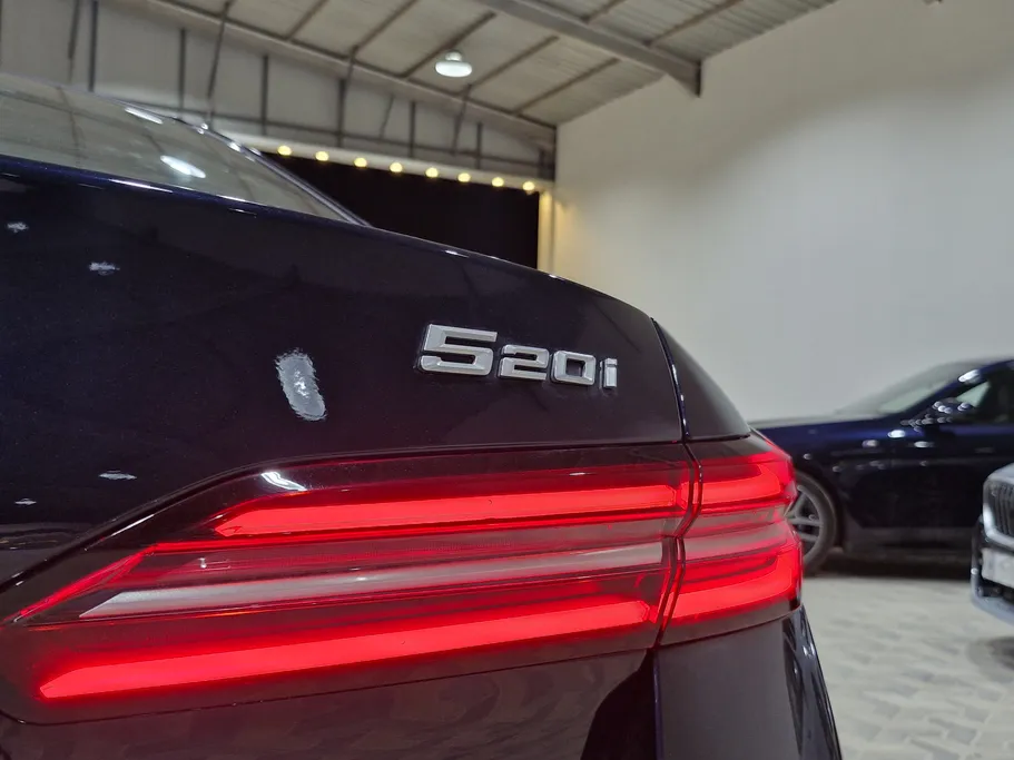 بي ام دبليو الفئة الخامسة 520i 2025 