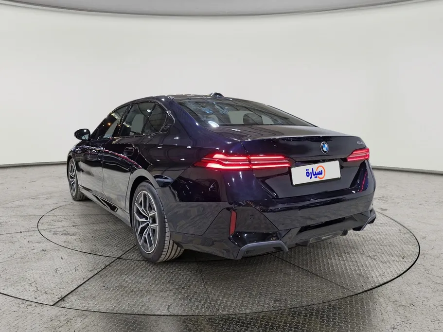 بي ام دبليو الفئة الخامسة 520i 2025 