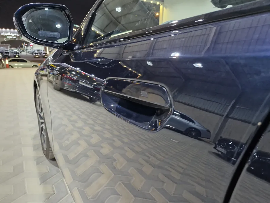 بي ام دبليو الفئة الخامسة 520i 2025 