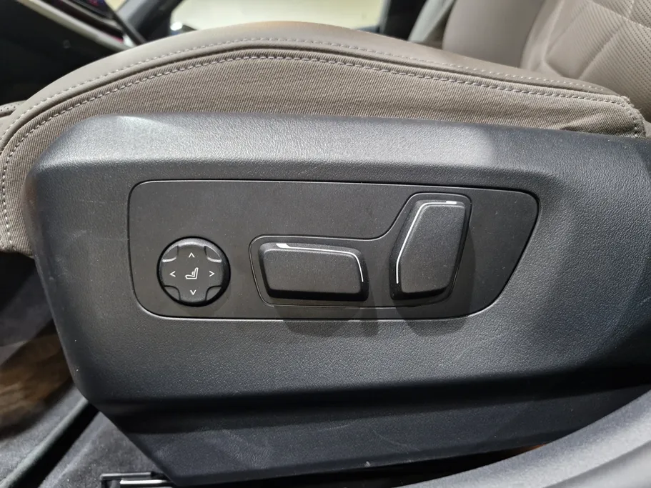 بي ام دبليو الفئة الخامسة 520i 2025 