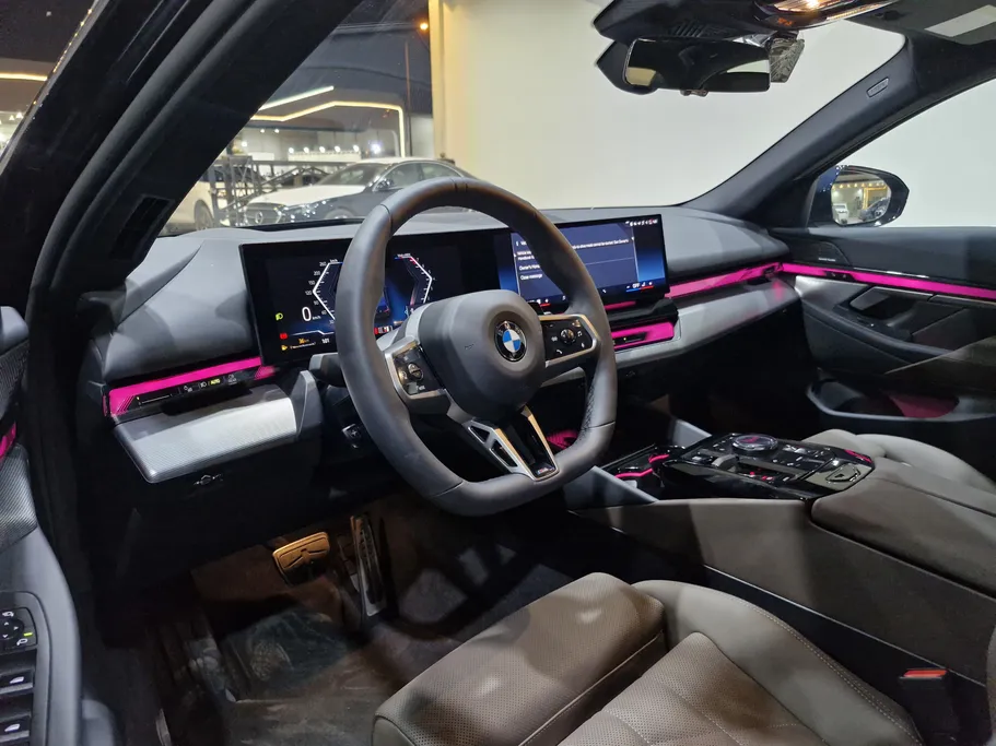 بي ام دبليو الفئة الخامسة 520i 2025 