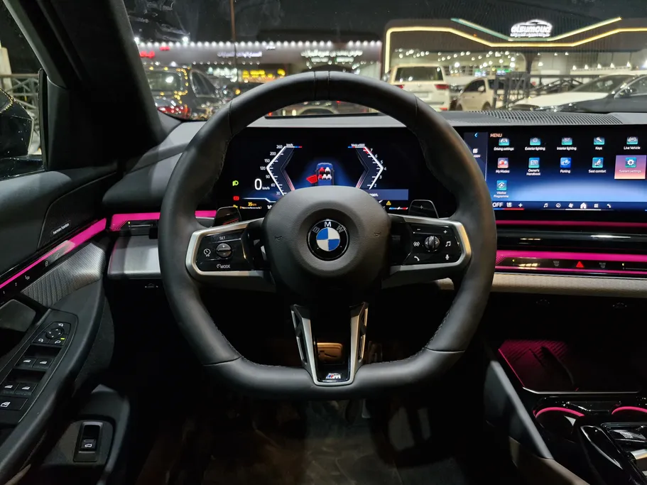 بي ام دبليو الفئة الخامسة 520i 2025 