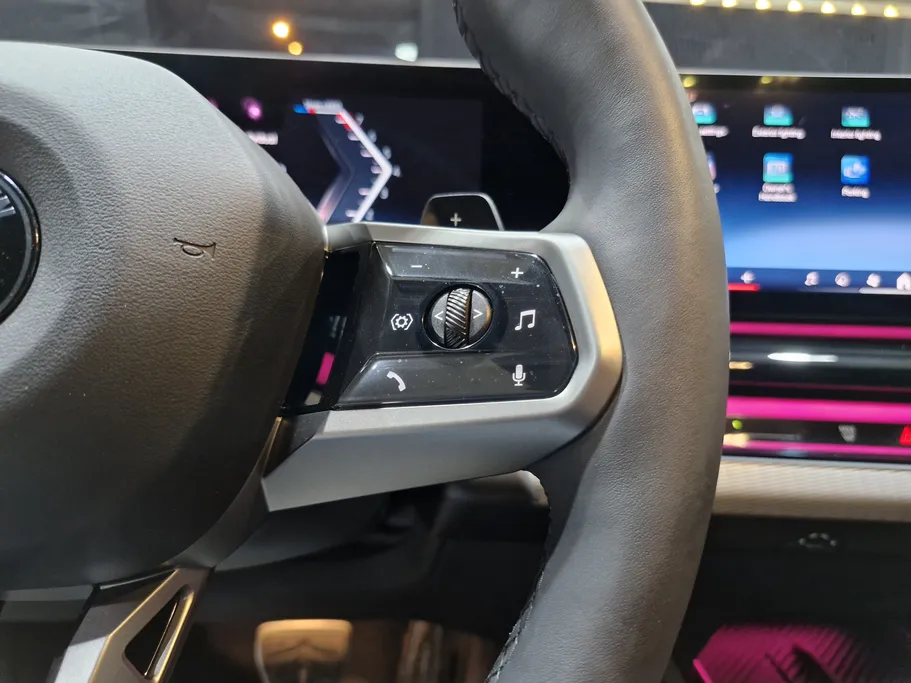 بي ام دبليو الفئة الخامسة 520i 2025 