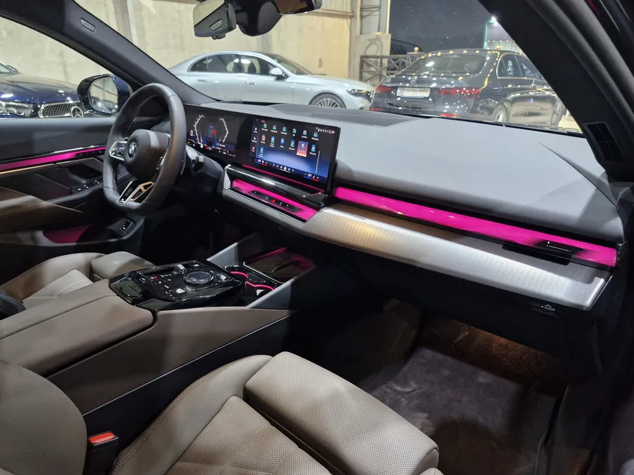 بي ام دبليو الفئة الخامسة 520i 2025 