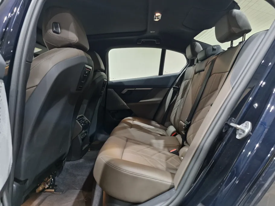 بي ام دبليو الفئة الخامسة 520i 2025 