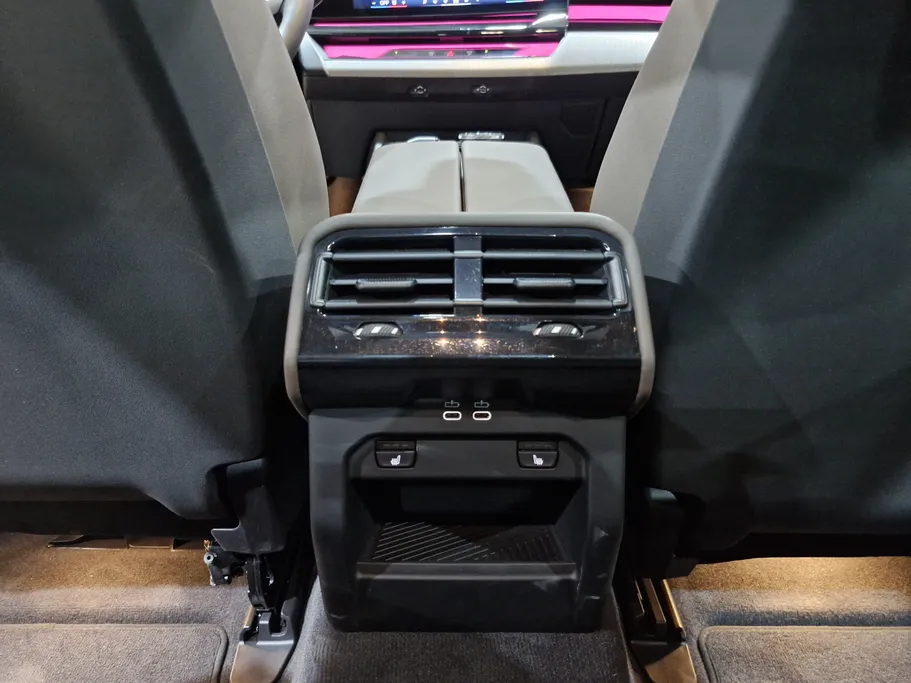 بي ام دبليو الفئة الخامسة 520i 2025 