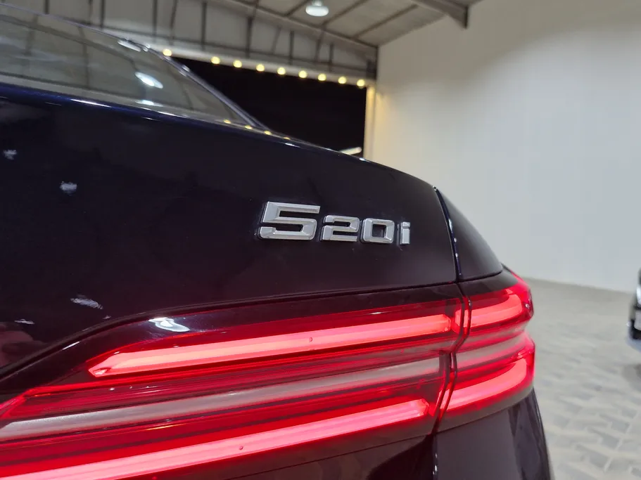 بي ام دبليو الفئة الخامسة 520i 2025 