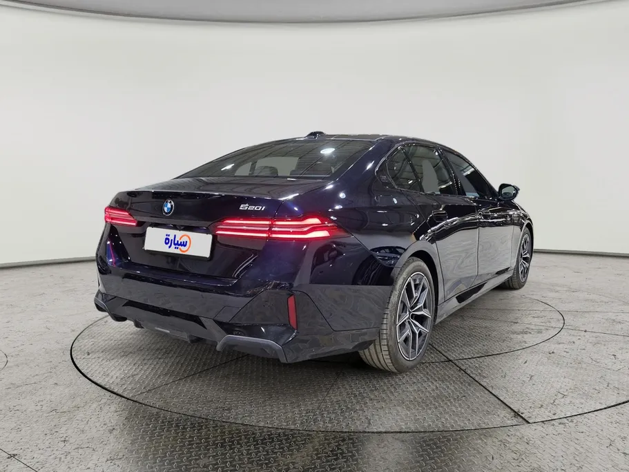 بي ام دبليو الفئة الخامسة 520i 2025 