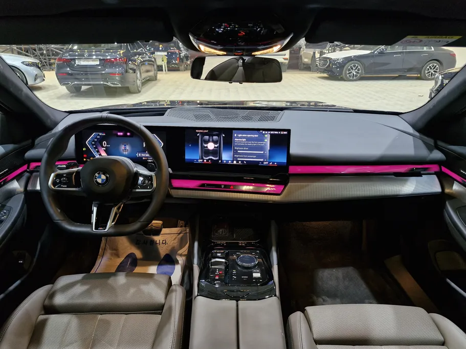 بي ام دبليو الفئة الخامسة 520i 2025 