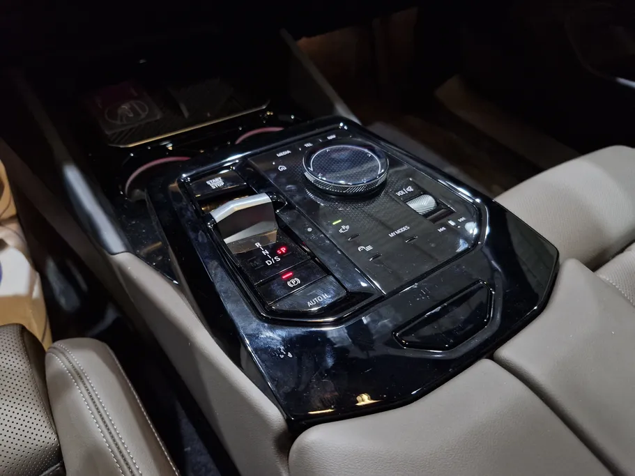 بي ام دبليو الفئة الخامسة 520i 2025 