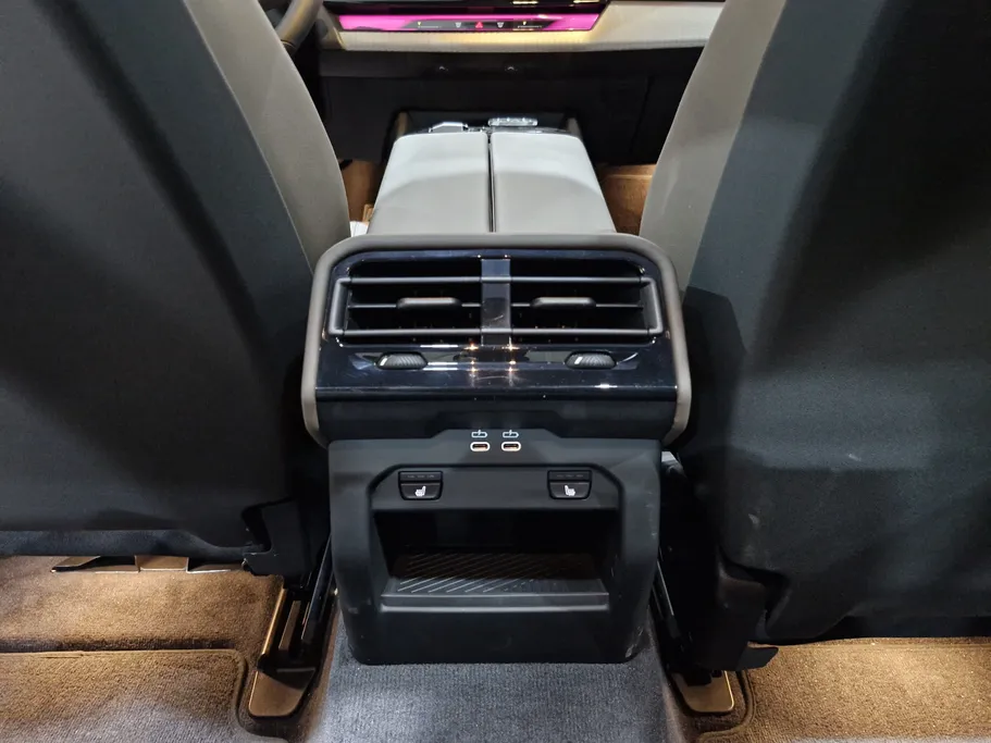 بي ام دبليو الفئة الخامسة 520i 2025 