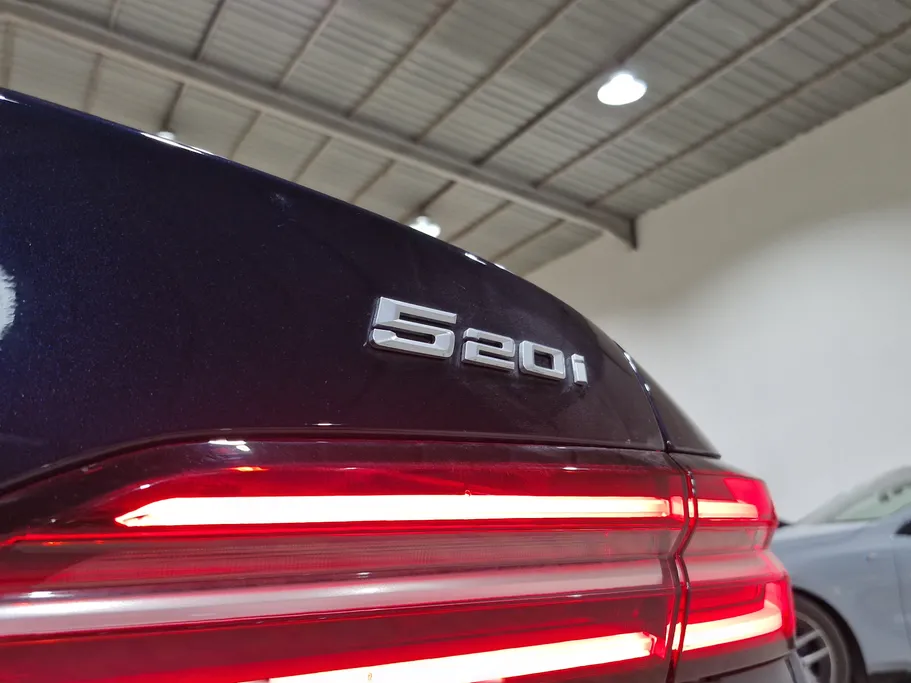 بي ام دبليو الفئة الخامسة 520i 2025 