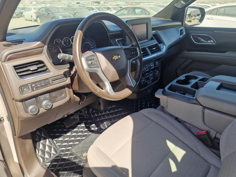 2023 Chevrolet Suburban LS 