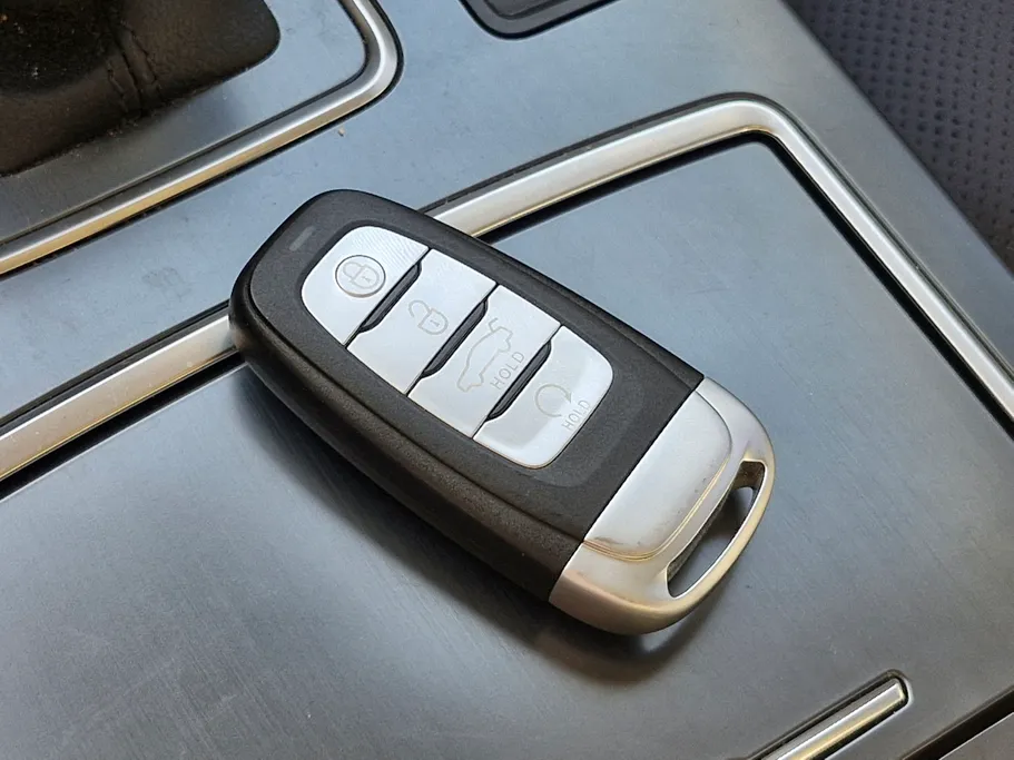 2024 Hongqi H5 Flagship 