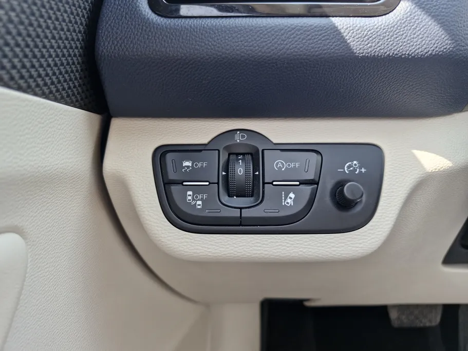 2024 Hongqi H5 Flagship 