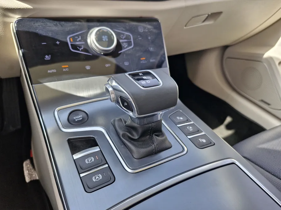 2024 Hongqi H5 Flagship 