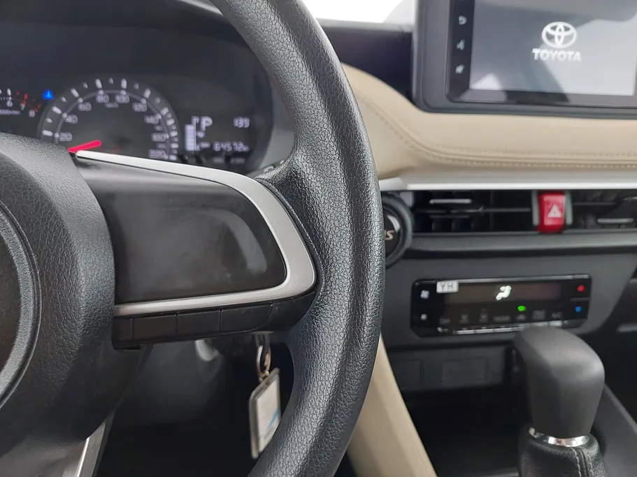 2023 Toyota Yaris  Y 