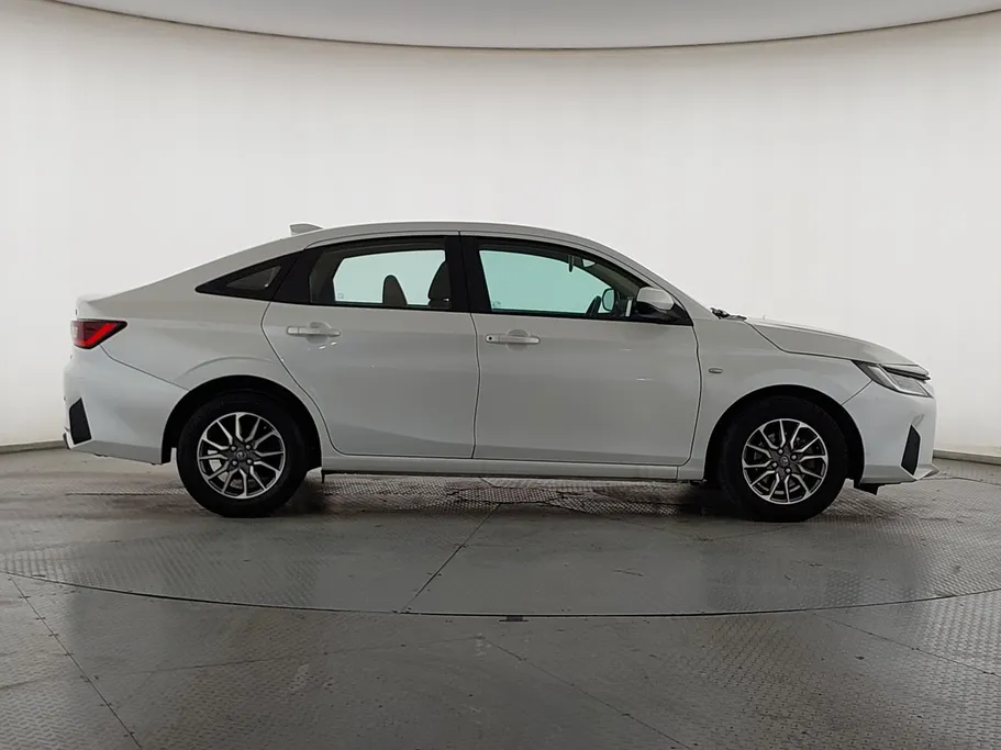 2023 Toyota Yaris  Y 