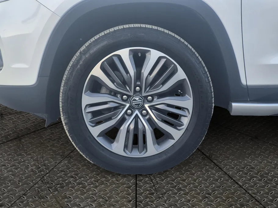 ام جي RX8 LUX 2024 