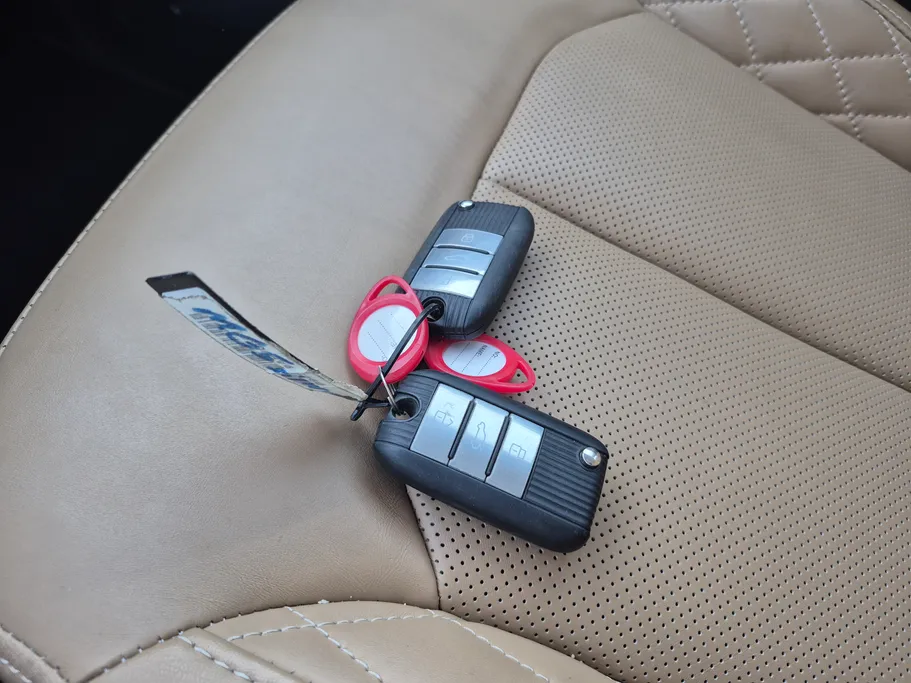 ام جي RX8 LUX 2024 