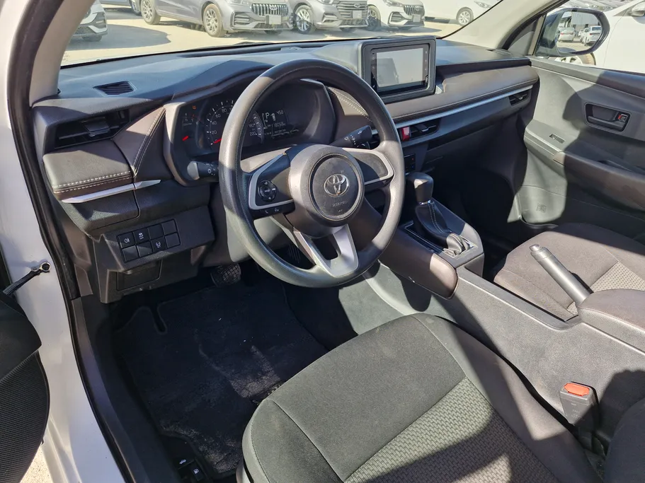 2023 Toyota Yaris  Y 