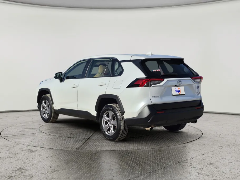 2023 تويوتا RAV4 LE 