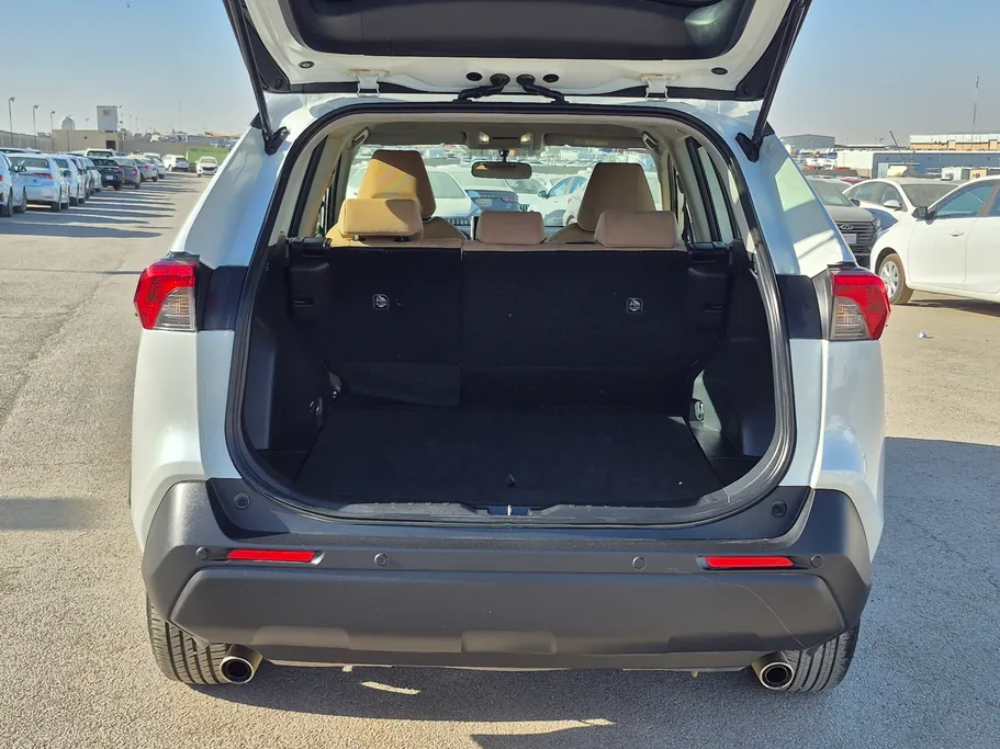 تويوتا راف فور LE 2023 