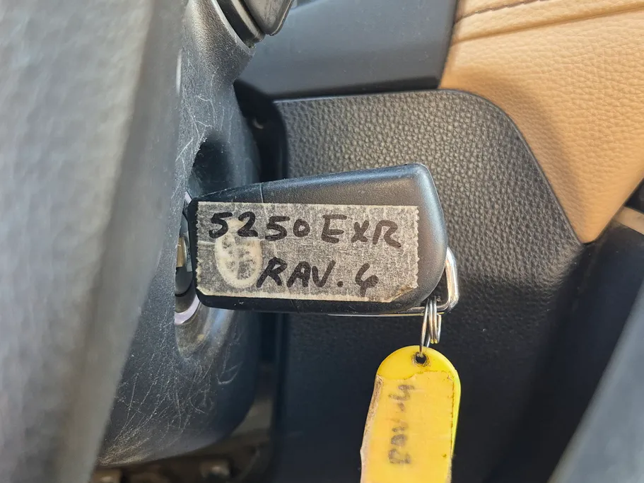 تويوتا راف فور LE 2023 