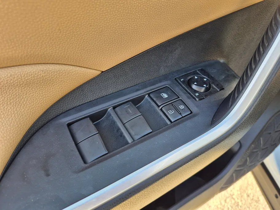 تويوتا راف فور LE 2023 