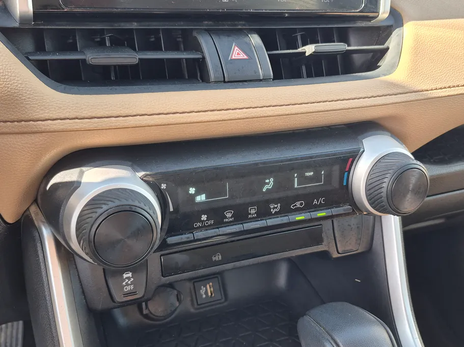 تويوتا راف فور LE 2023 