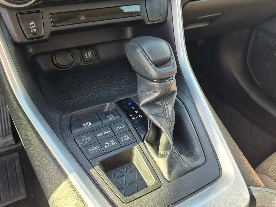 تويوتا راف فور LE 2023 