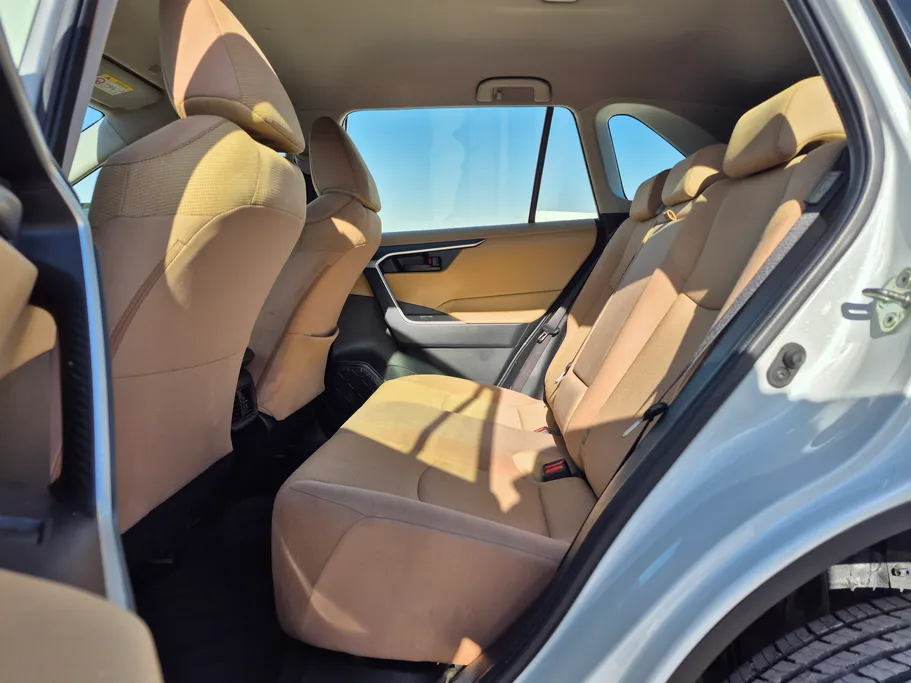 تويوتا راف فور LE 2023 