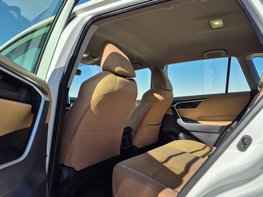 تويوتا راف فور LE 2023 