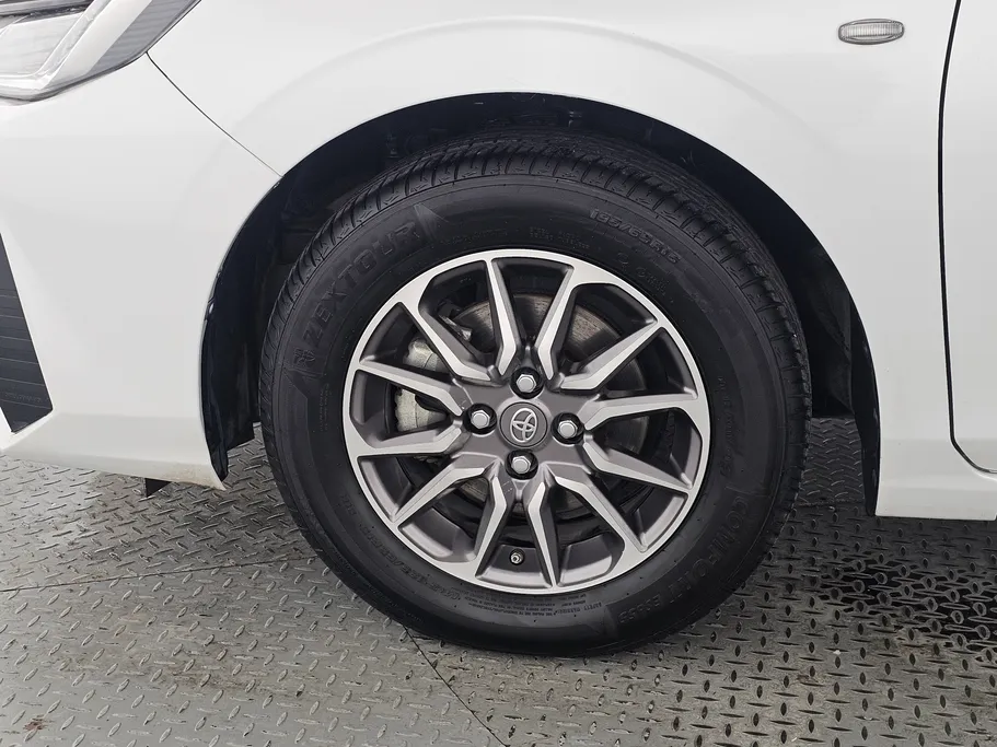 2023 Toyota Yaris  Y 