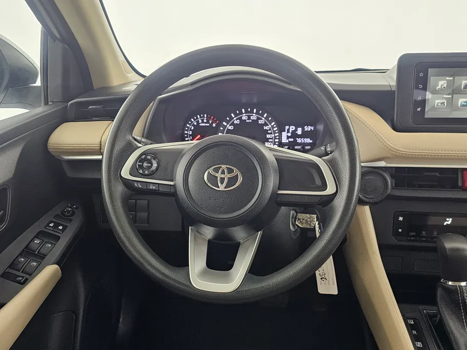 2023 Toyota Yaris  Y 