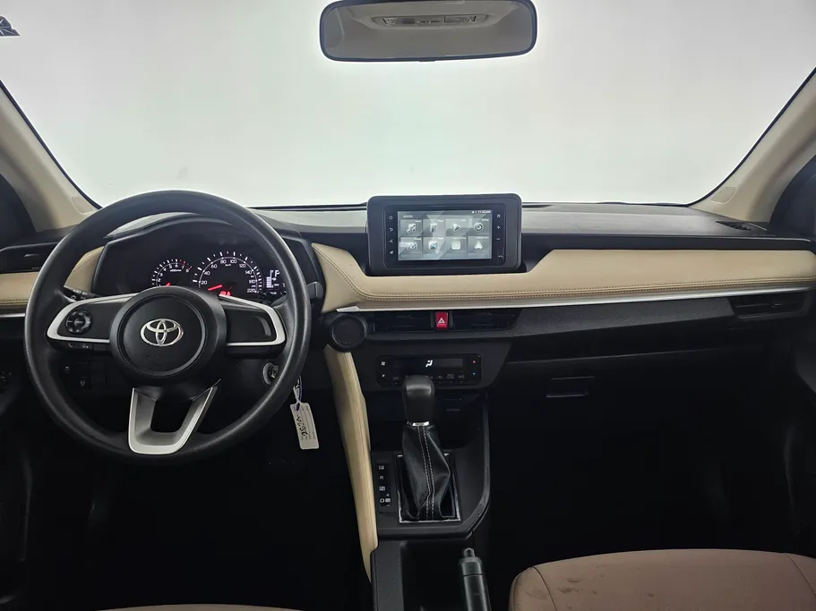 2023 Toyota Yaris  Y 