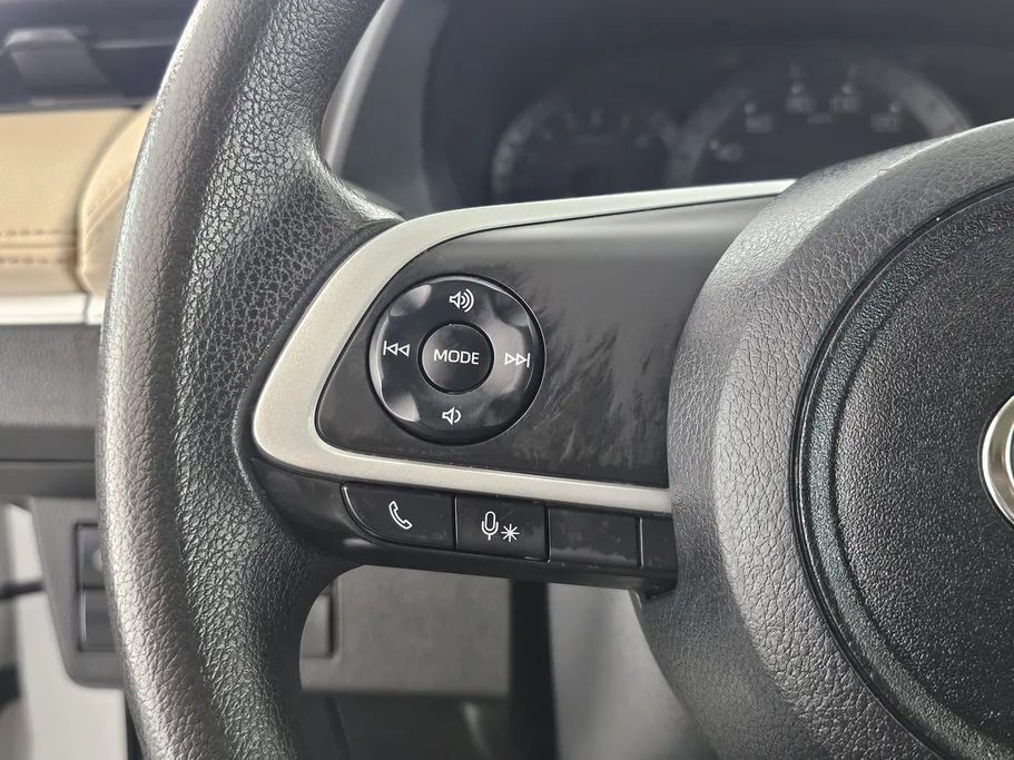 2023 Toyota Yaris  Y 