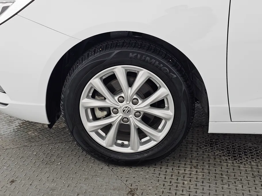 ام جي 5 STD 2024 