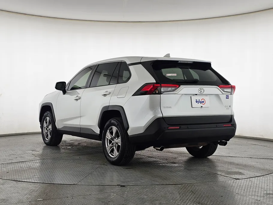 2023 تويوتا RAV4 LE 