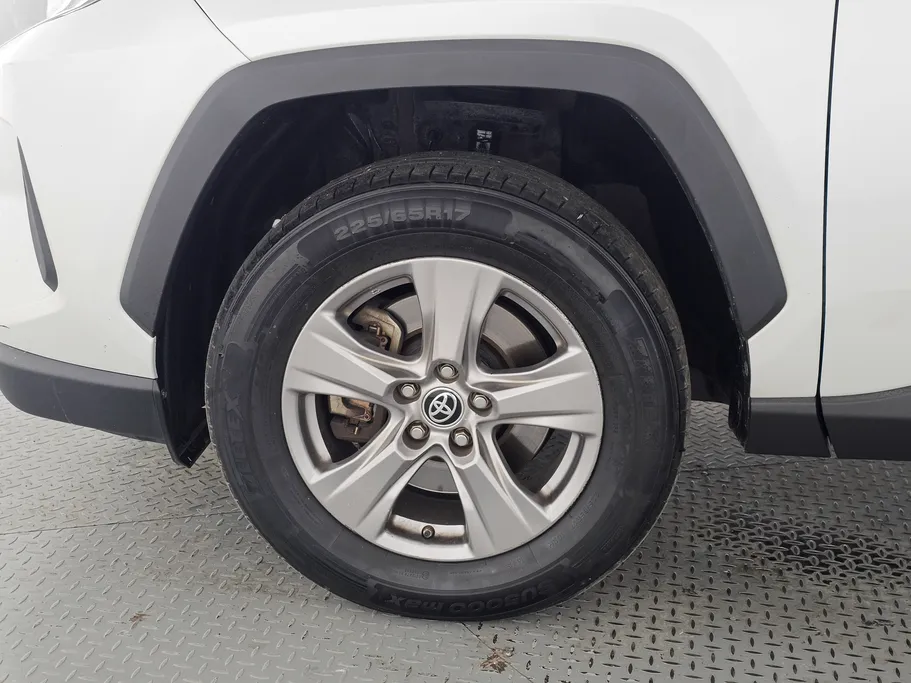 2023 تويوتا RAV4 LE 