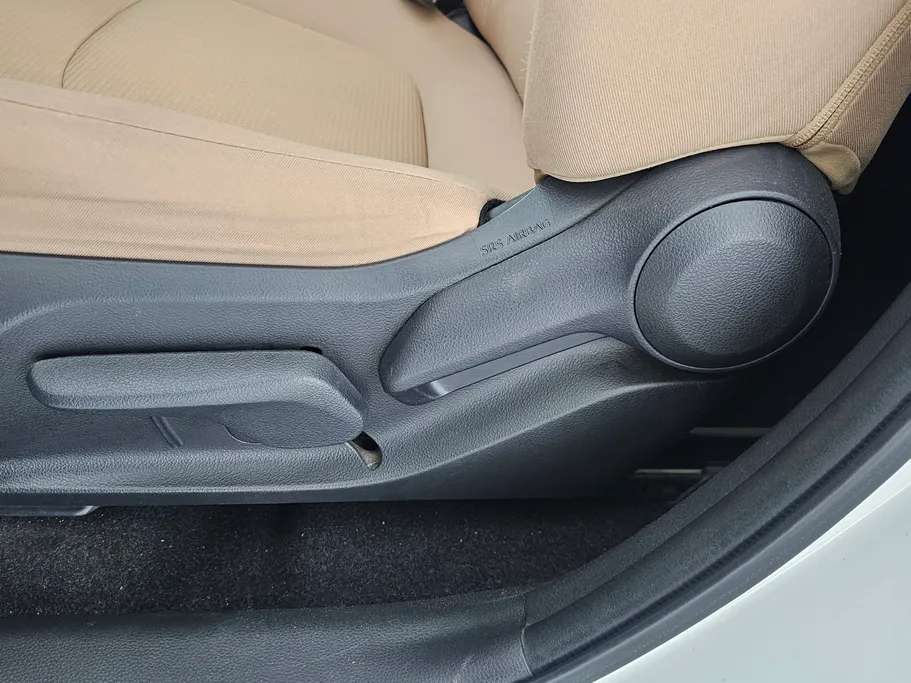 2023 تويوتا RAV4 LE 