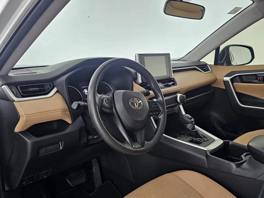 2023 تويوتا RAV4 LE 