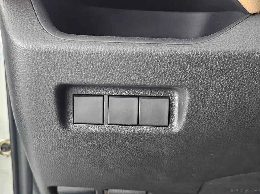 2023 تويوتا RAV4 LE 