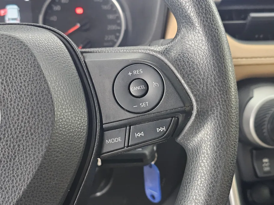 2023 تويوتا RAV4 LE 