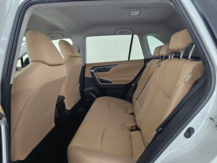 2023 تويوتا RAV4 LE 