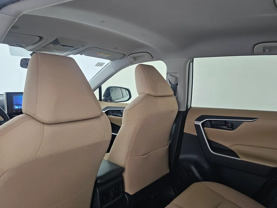 2023 تويوتا RAV4 LE 