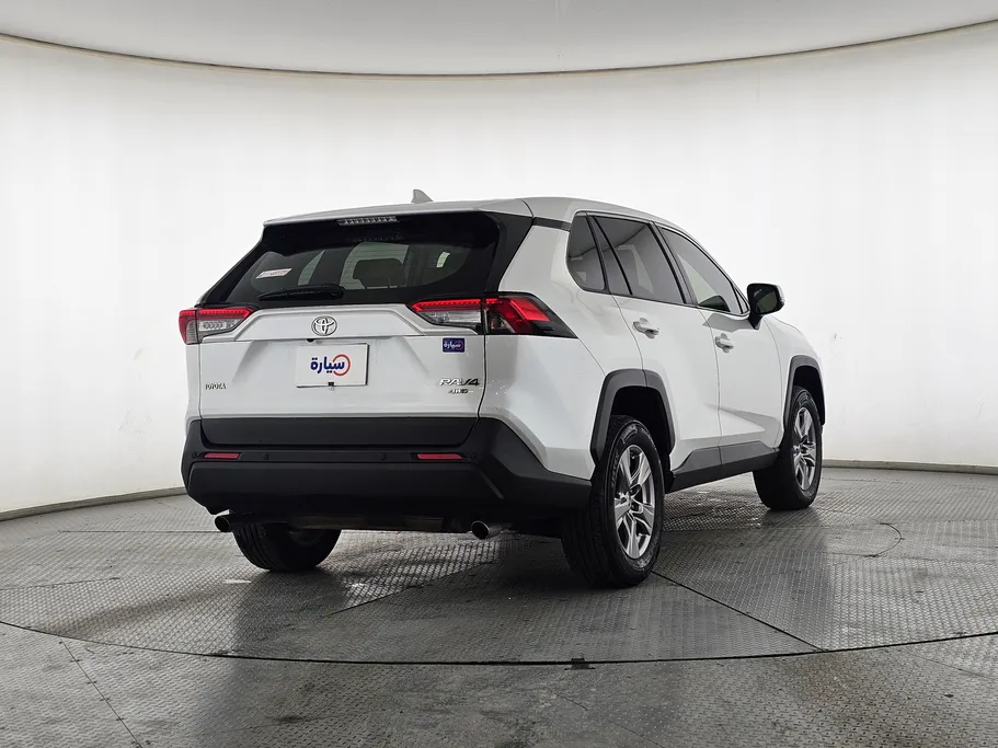 2023 تويوتا RAV4 LE 