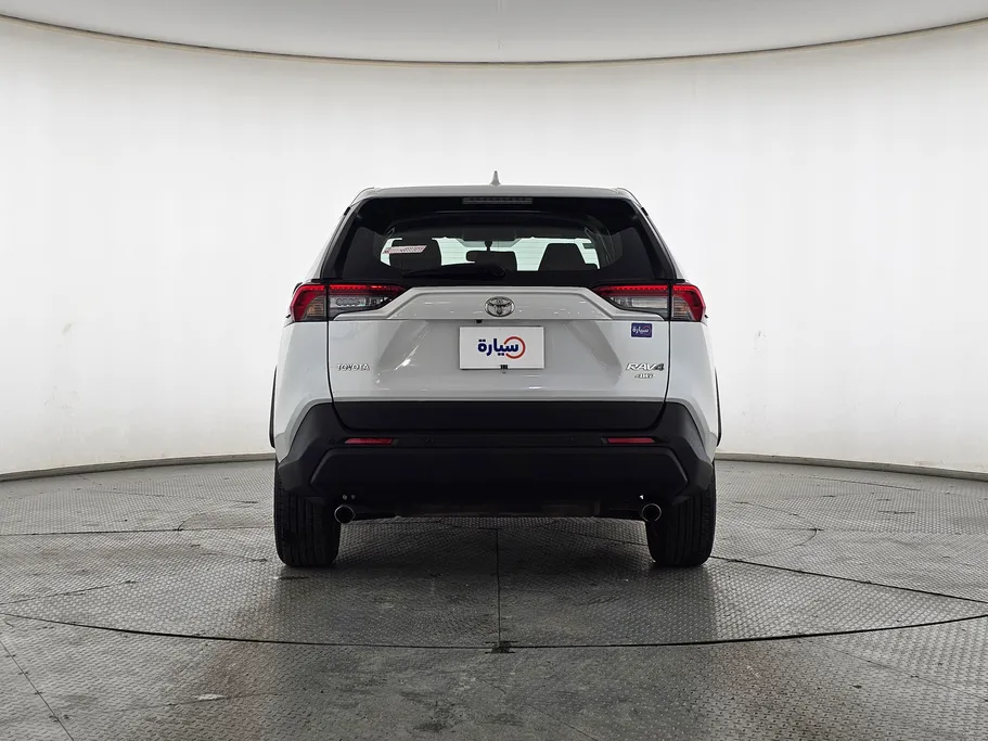 2023 تويوتا RAV4 LE 