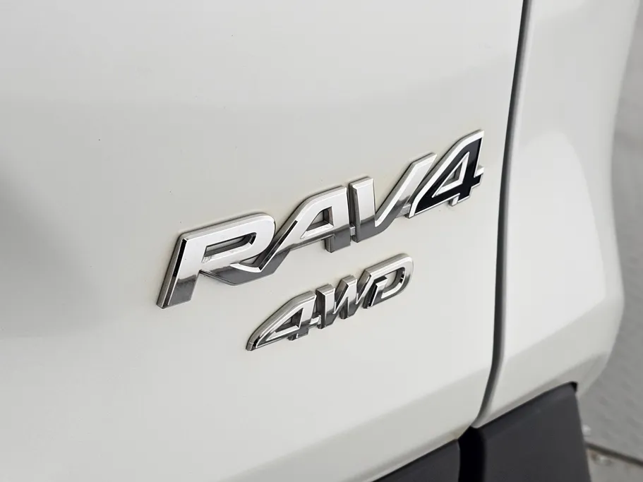 2023 تويوتا RAV4 LE 